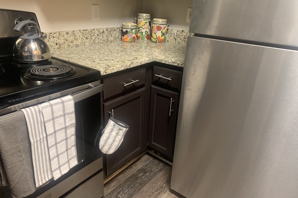 Kühlschrank, Mikrowelle, Ofen, Herdplatte