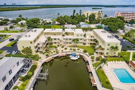 Exterior. Margaritaville, Steps From The Snook Inn, Olde Marco