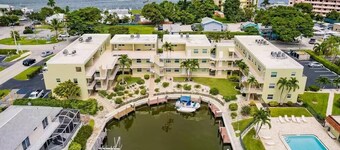 Margaritaville, Steps From The Snook Inn, Olde Marco