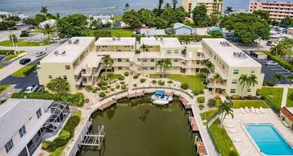 Margaritaville, Steps From The Snook Inn, Olde Marco