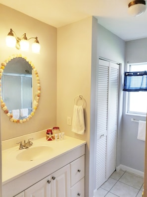 Family House, 3 Bedrooms | Bathroom