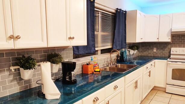 Cookware/dishes/utensils - Palmetto Cottage (Palmetto)