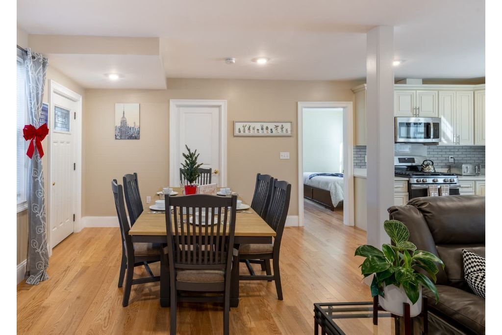 284-Newbuilt House with free huge parking