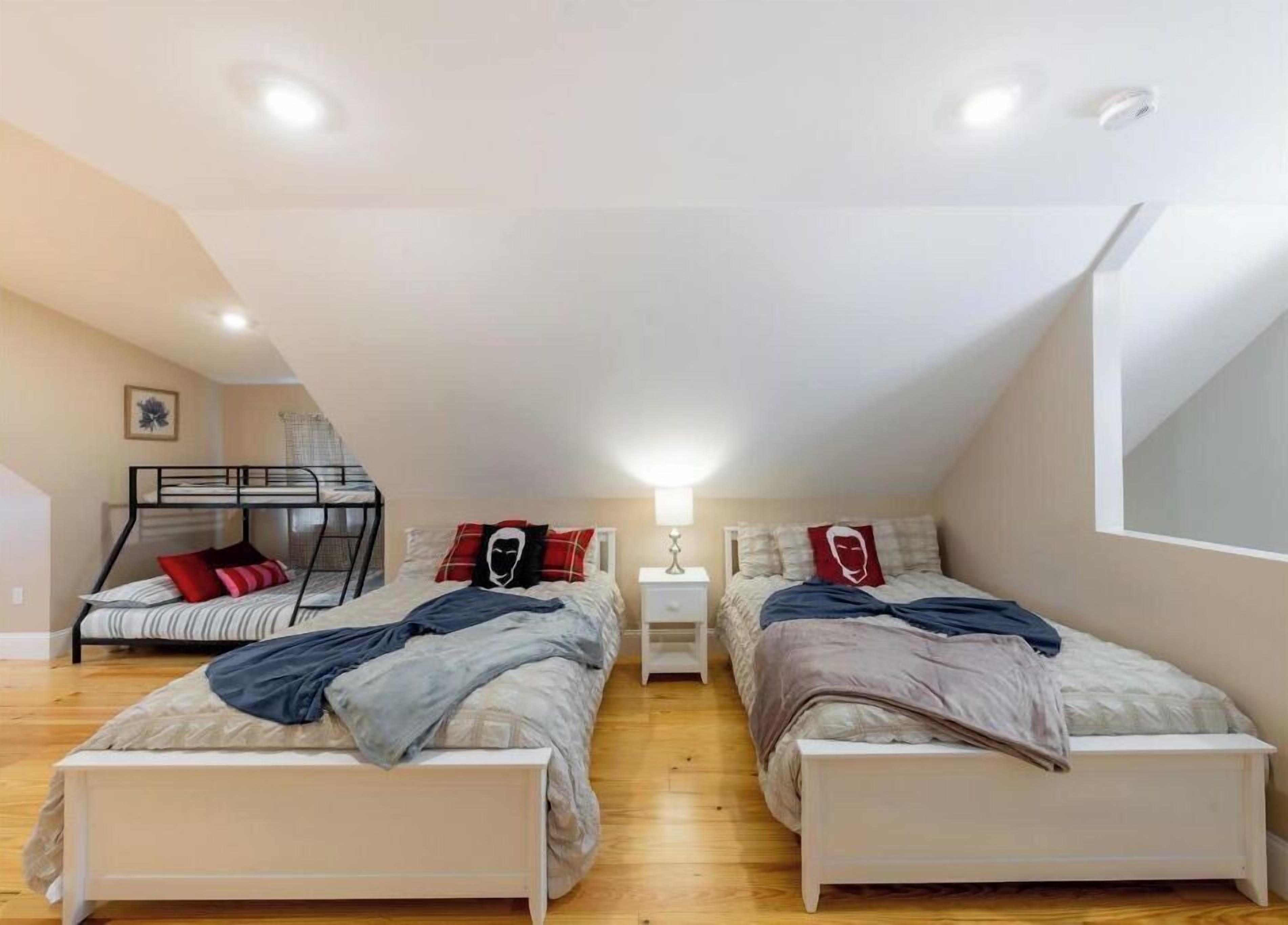 5 bedrooms, in-room safe, desk, free WiFi