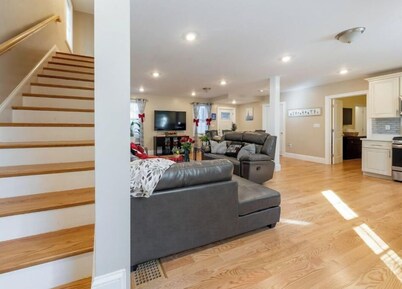 Large 5BR Peaceful House near Perry Beach • Pet-Friendly w/Parking 284