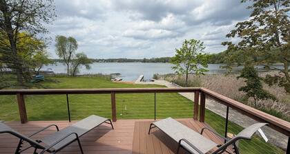 The Cheerful Lake House at Crane Cove