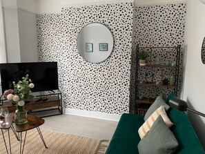Standard House, Private Bathroom, Garden View | Lounge