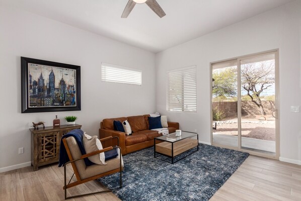 Smart TV, fireplace