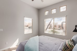 2 bedrooms, desk, iron/ironing board, free WiFi