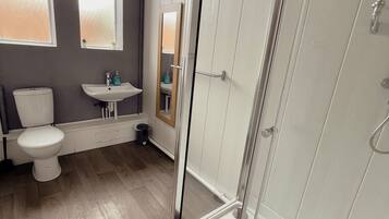 Quarto duplo standard, banheiro privativo | Banheiro