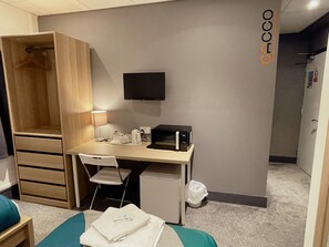 Twin Room, Ensuite - Contractor Accommodation - Cacco (Corby)