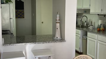 Refrigerador, microondas, parrilla de estufa y lavavajillas