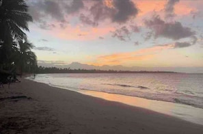 Beach nearby, sun loungers, beach towels