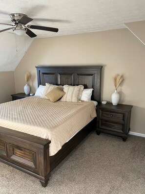 4 Schlafzimmer, Schreibtisch, Bügeleisen/Bügelbrett, WLAN