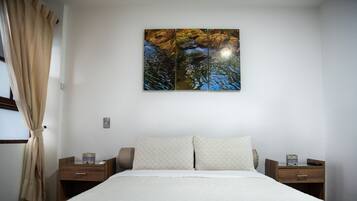 Habitación básica, 1 cama Queen size | Wifi gratis y ropa de cama