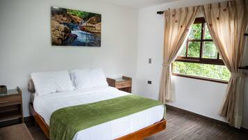 Habitación básica, 1 cama de matrimonio | Wifi gratis y ropa de cama