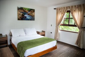 Habitación básica, 1 cama de matrimonio | Wifi gratis y ropa de cama