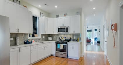 Modern "Blast From The Past" A Real Retreat 3Bedroom Unit