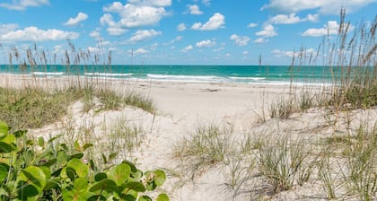 "La Belle Maison" ♥ of Downtown/Yard/Parking+ Garage/Self Check-in