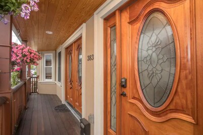 3BR pet-friendly Quincy house w/parking — near Adams Park