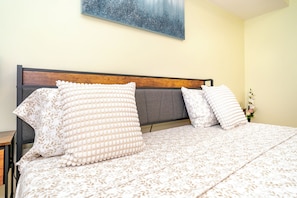 3 bedrooms, in-room safe, desk, free WiFi