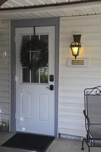 Newly Remodeled 1 Bedroom, 1 Bath Suite with Grill Close to the Villages