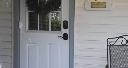 Newly Remodeled 1 Bedroom, 1 Bath Suite with Grill Close to the Villages