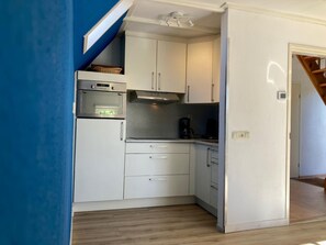 Køleskab, brødrister