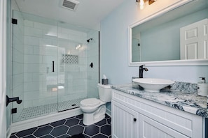 Combined shower/tub, hair dryer, towels, soap