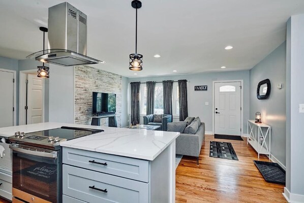 Fridge, microwave, oven, stovetop - Fox Valley Farmhouse Overlooking The Fox River!  (St. Charles)