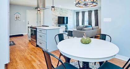 Fox Valley Farmhouse Overlooking The Fox River!