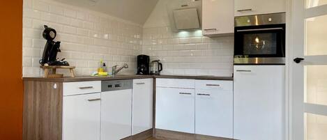 Refrigerador, microondas, horno y tostadora