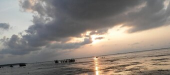 Fenced house in a quiet location on a canal