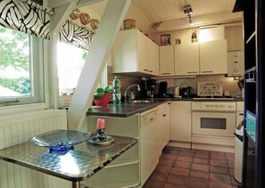 Køleskab, mikrobølgeovn, ovn, kogeplade