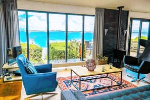 Tv, pejs, dvd-afspiller, stereoanlæg