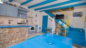 Refrigerador, horno y cafetera y tetera