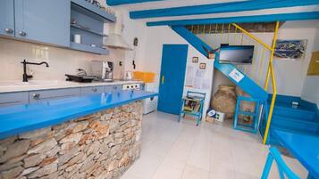 Refrigerador, horno y cafetera y tetera