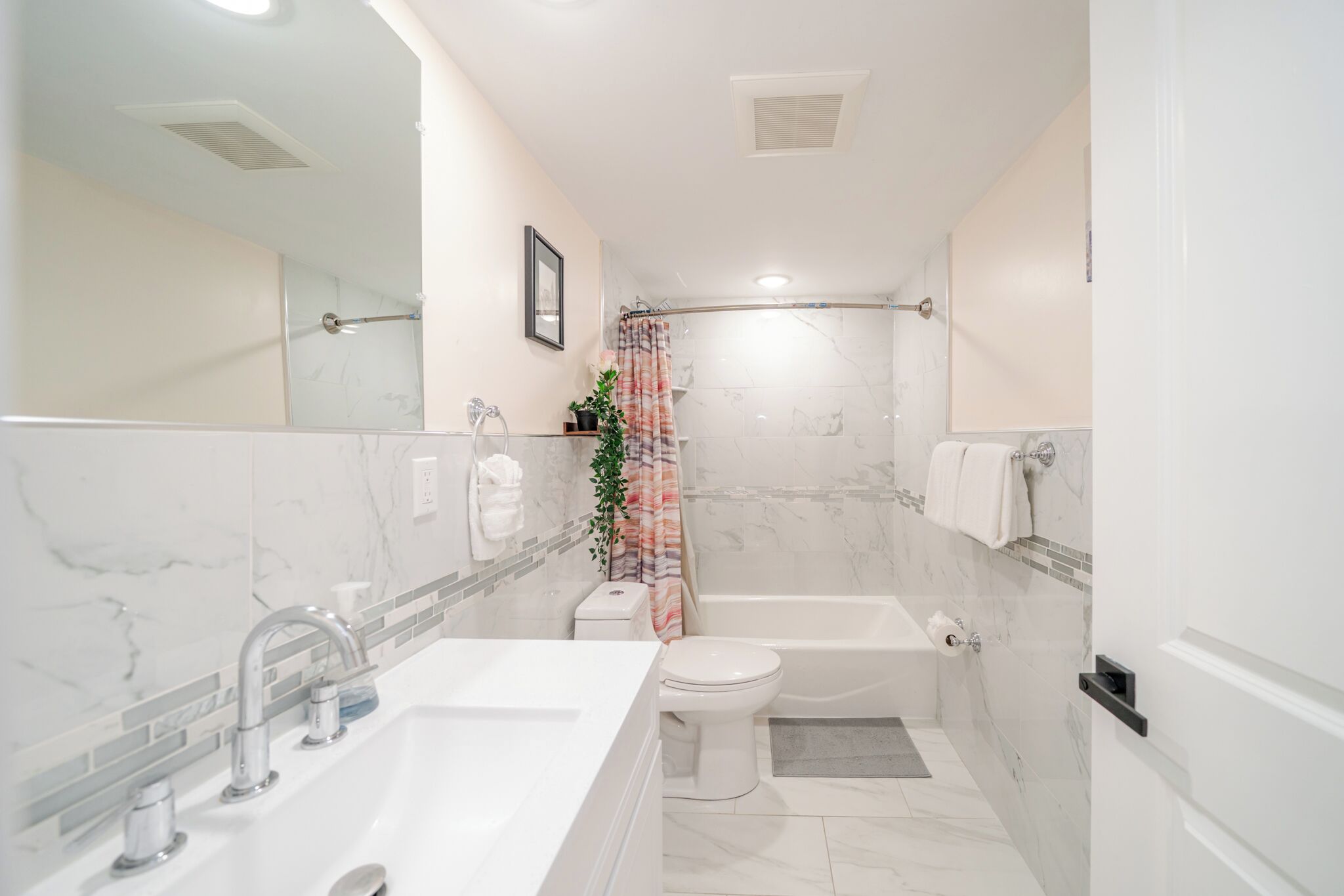 Combined shower/bathtub, hair dryer, towels, soap