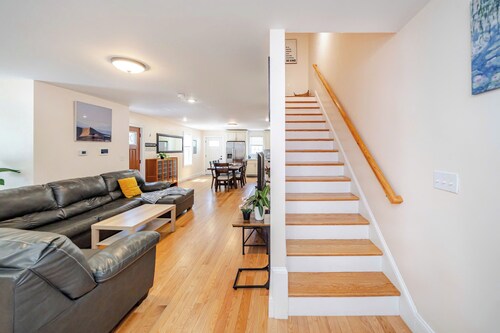 37 - 3BR  Quincy - Cozy Townhouse near Adams Park