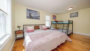 3 bedrooms, desk, iron/ironing board, travel crib
