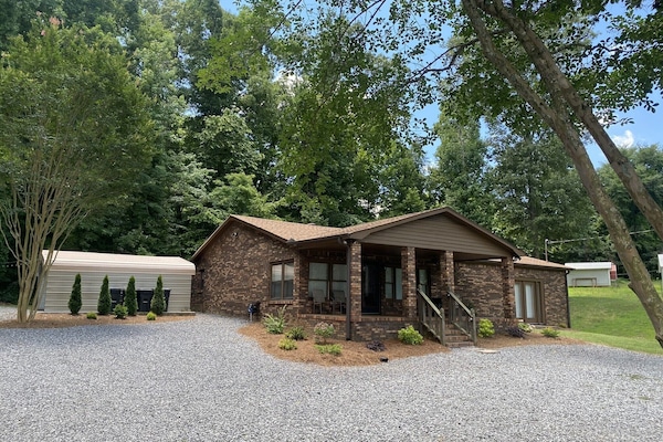 Renovated 1936 Cabin on Guntersville Lake