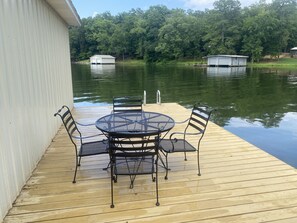 Outdoor dining - Recently Renovated Home w/private boathouse on main channel of Lake Guntersville (Guntersville)