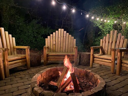 Recently Renovated Home w/private boathouse on main channel of Lake Guntersville