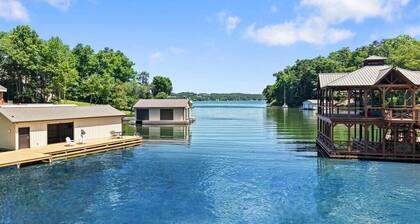 Reflections Cove on Signal Point with Private boathouse on Lake Guntersville