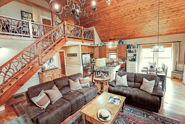 Smart TV, fireplace, DVD player, books