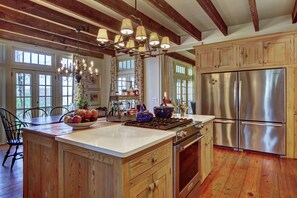 冰箱、微波炉、烤箱、炉灶