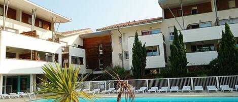 Innendørsbasseng og utendørsbasseng