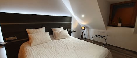 1 室のベッドルーム、セーフティボックス (室内)、WiFi (無料)、ベッドシーツ