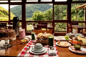 Free daily buffet breakfast