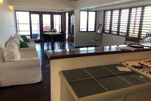 Game room - Top Seaview Apartment with pool (Scarborough)